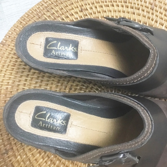 Clarks Artisan Heels Brown Bootie Size 7.5 Shoes - Picture 4 of 6